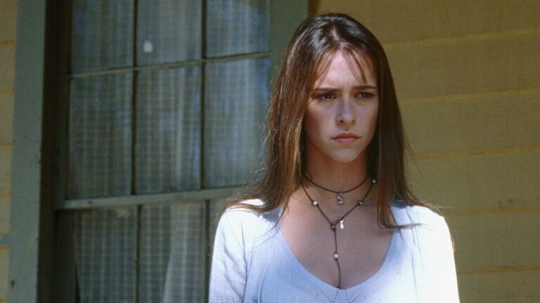 Jennifer Love Hewitt célèbre son retour dans la suite de « Je sais ce que tu as fait l'été dernier » en 2025