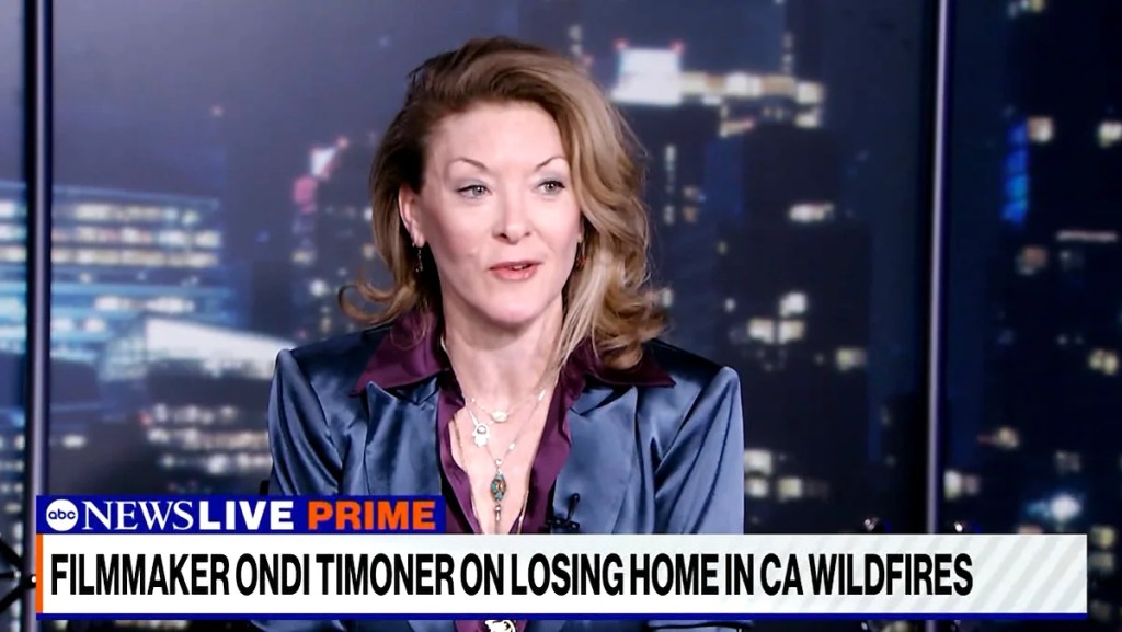 Ondi Timoner parle de son film sur un hospice pour sans-abri, "The Inn Between", sur ABC News le 15 janvier après avoir perdu sa propre maison dans l'incendie d'Eaton. (CRÉDIT : ABC News)