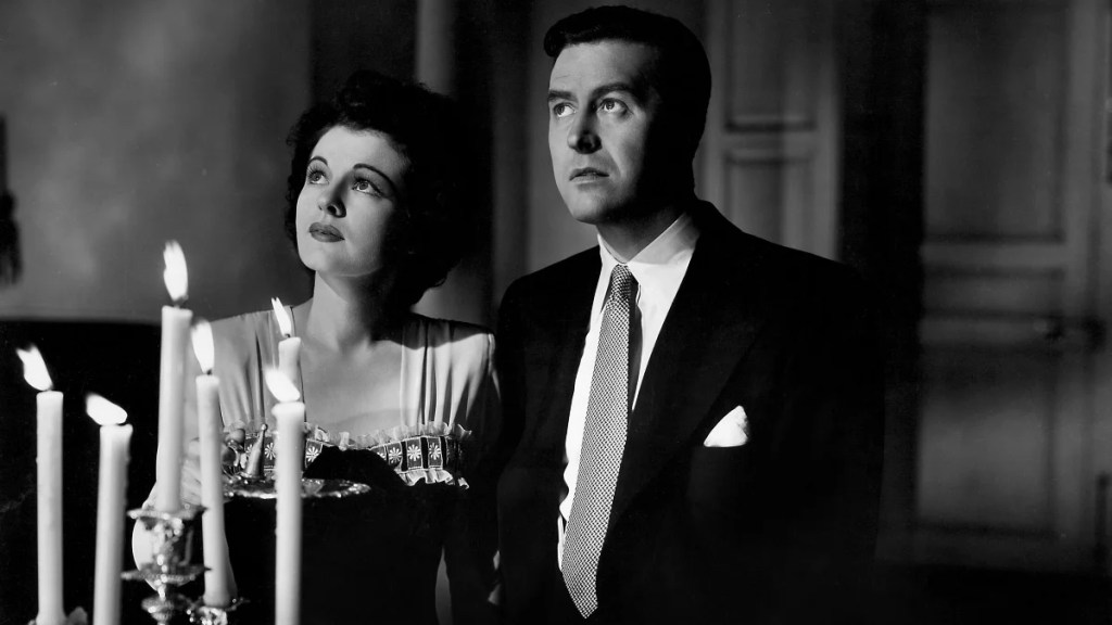 Ruth Hussey et Ray Milland dans "The Uninvited".
