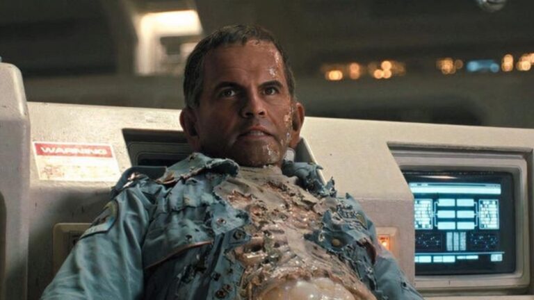 Le réalisateur d'Alien : Romulus, Fede Álvarez, déclare que le controversé Ian Holm CGI a été « corrigé » pour une sortie à domicile :