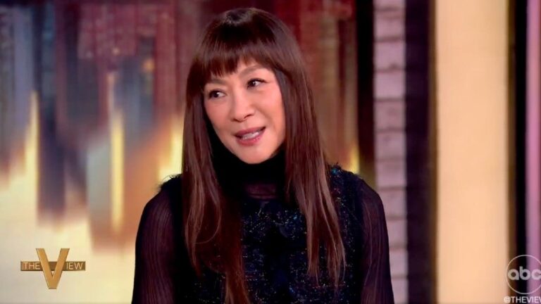 Michelle Yeoh déplore l'absence de nomination aux Oscars pour Jon M. Chu après que « Wicked » ait obtenu 10 nominations | Vidéo