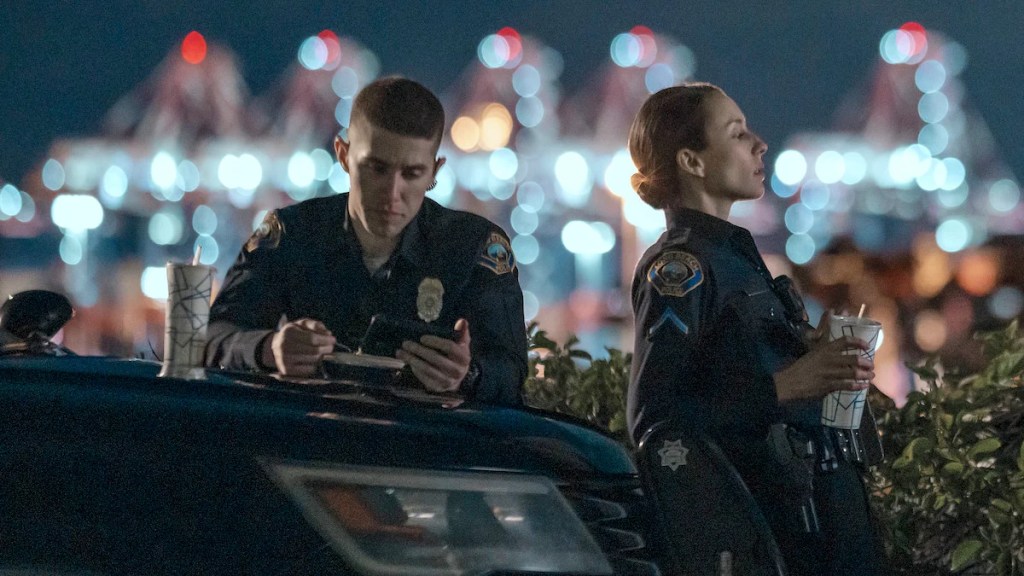 Brandon Larracuente et Troian Bellisario dans "On Call"