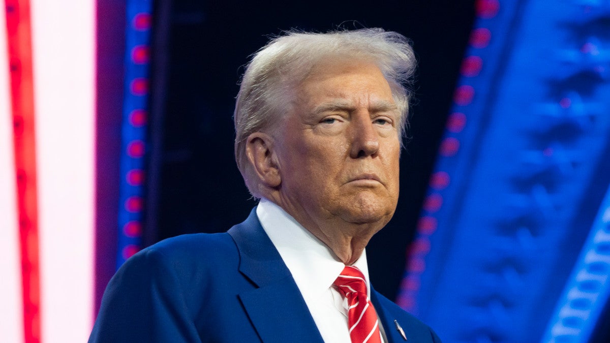 Trump promet de sauver TikTok avec un décret et demande aux entreprises technologiques de maintenir l'application en ligne