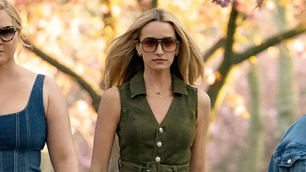 Brianne Howey en tant que Megan dans "Kinda Enceinte" (Netflix)