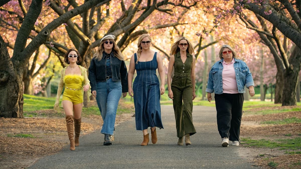 Guide de distribution et de personnage 'Kinda Enceinte' ': Who's Who dans la comédie de Netflix?