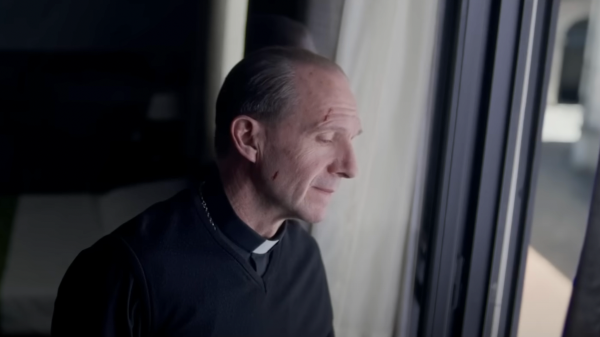 Le rédacteur en chef 'CONCLAVE' explique le pouvoir du calme et de l'optimisme dans la fin de la surprise du film