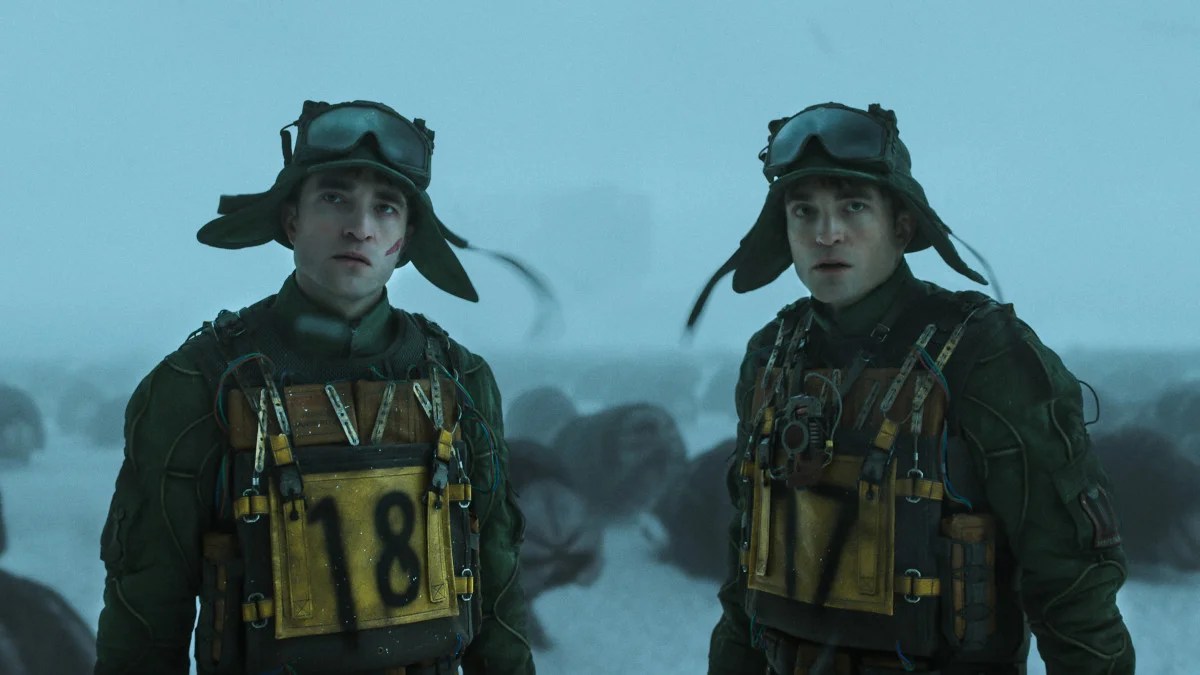 Revue 'Mickey 17': Robert Pattinson est l'or de la comédie dans Bong Joon-Ho