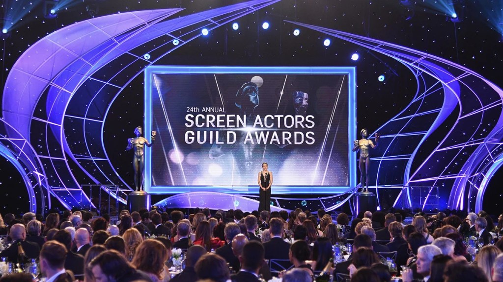 Kristen Bell organise les 24e prix annuels des acteurs de la Screen Actors Guild en 2018. La star de "Nobody Want This" revient au maître de cérémonie de la 31e cérémonie de remise des prix le 23 février (Getty Images)