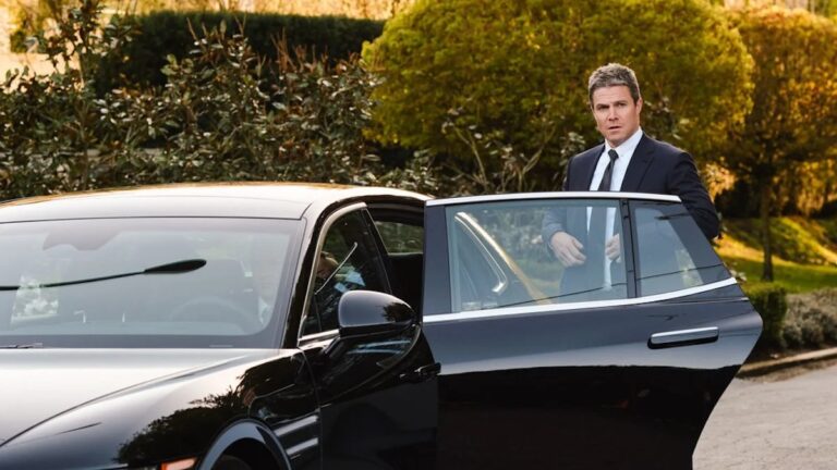 Revue «  Suit La '': le spin-off de la côte ouest de Stephen Amell se perd dans un
