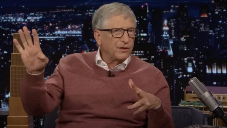 Bill Gates prédit que nous n'aurons pas besoin d'humains «pour la plupart des choses» à l'ère de l'IA | Vidéo