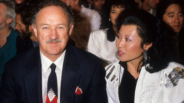 Gene Hackman et les corps de l'épouse sont décomposés, «momifiés» alors que la police enquête sur les décès