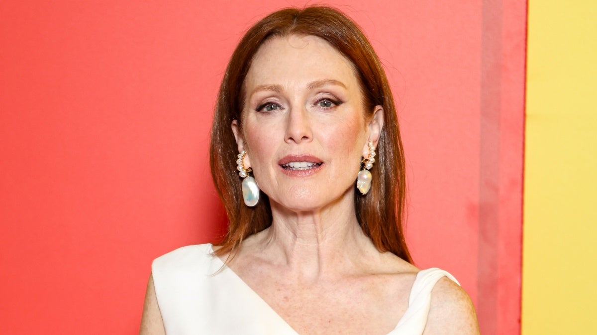 Julianne Moore a «été stupéfaite» pour apprendre le livre de ses enfants sur Freckles est interdit par Trump