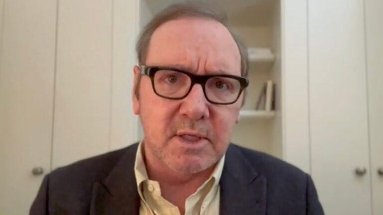 Kevin Spacey nie cibler Guy Pearce après l'accusation «LA Confidential»: «Vous n'êtes pas un