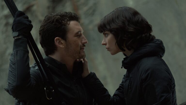 Revue 'The Gorge': Miles Teller et Anya Taylor-joy dirigent le romantique