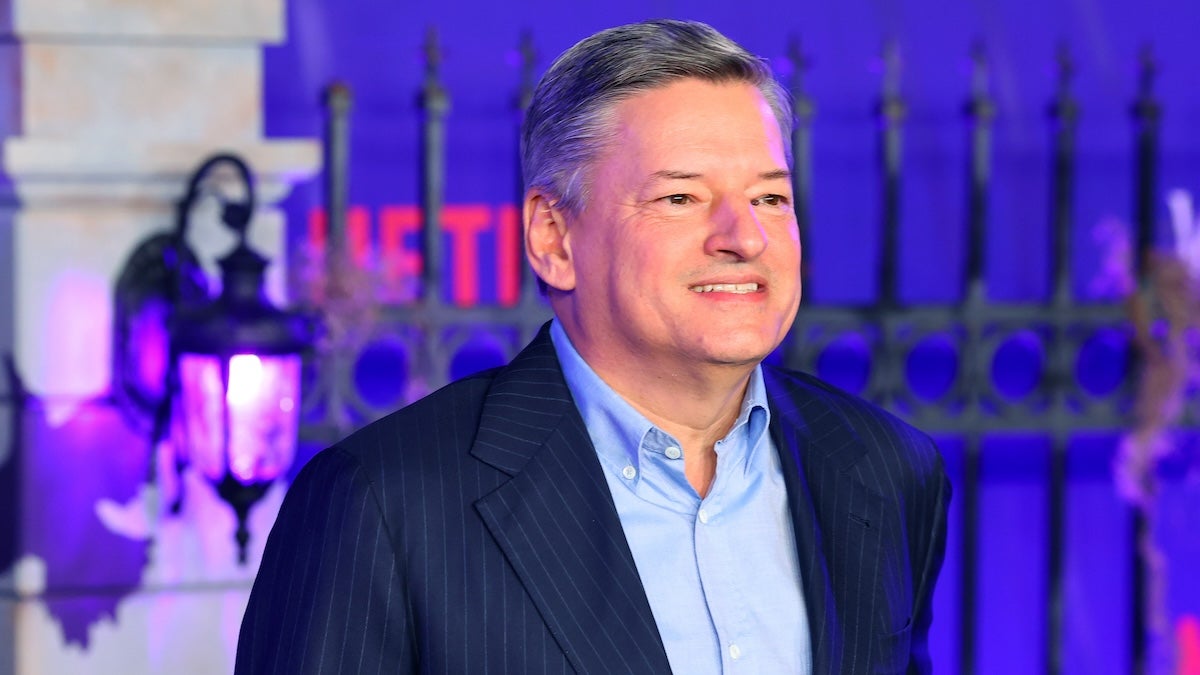Ted Sarandos sympathise avec les réalisateurs qui veulent leur travail dans les théâtres mais se retrouvent sur Netflix: «Ceci