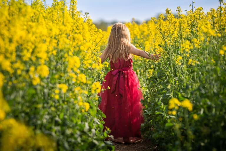 Comment bien choisir une robe de cérémonie à volants pour sa fille ?