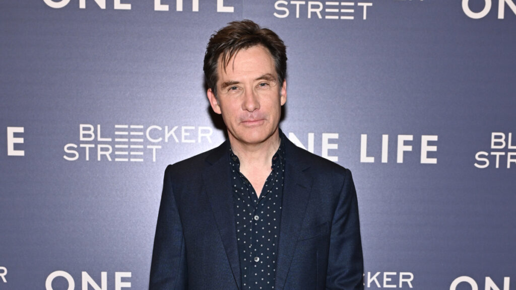 James Hawes assiste à la première "One Life" à New York au Museum of Jewish Heritage le 07 mars 2024. (Roy Rochlin / Getty Images)