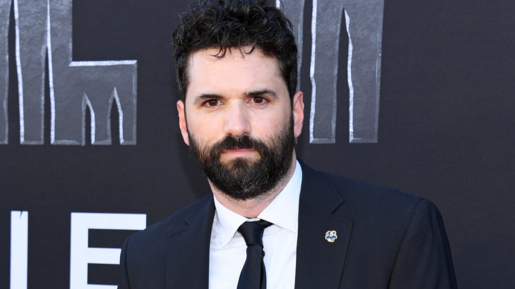 Dan Trachtenberg assiste à la première des studios du 20e siècle ' "Proie" au Regency Village Theatre le 02 août 2022. (Jon Kopaloff / WireImage)