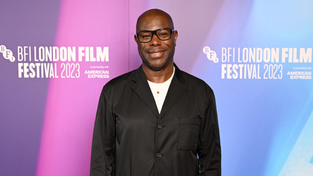 Steve McQueen assiste à la présentation spéciale "Occuped City" lors du 67th BFI London Film Festival au BFI Southbank le 05 octobre 2023. (Jeff Spicer / Getty Images)