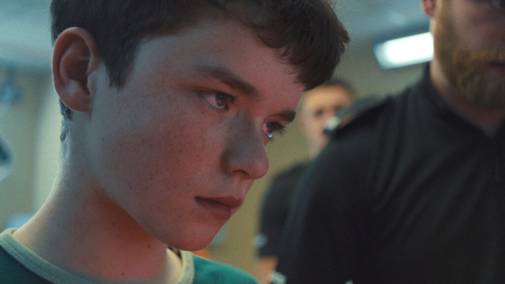 Owen Cooper comme Jamie Miller à l'adolescence