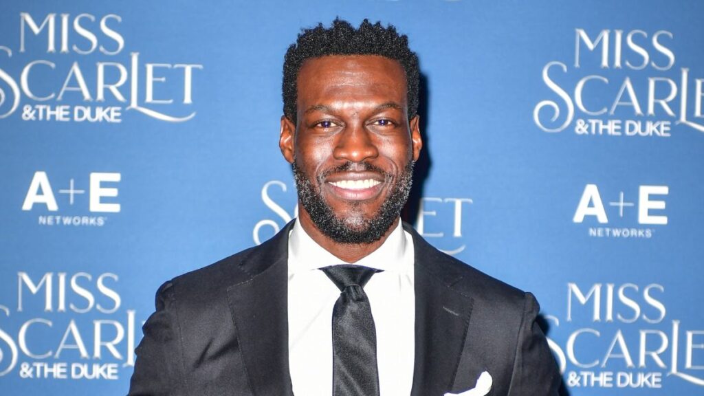 ANSU Kabia assiste à la première mondiale "Miss Scarlett and the Duke" (photo de Melmedia / Getty Images)