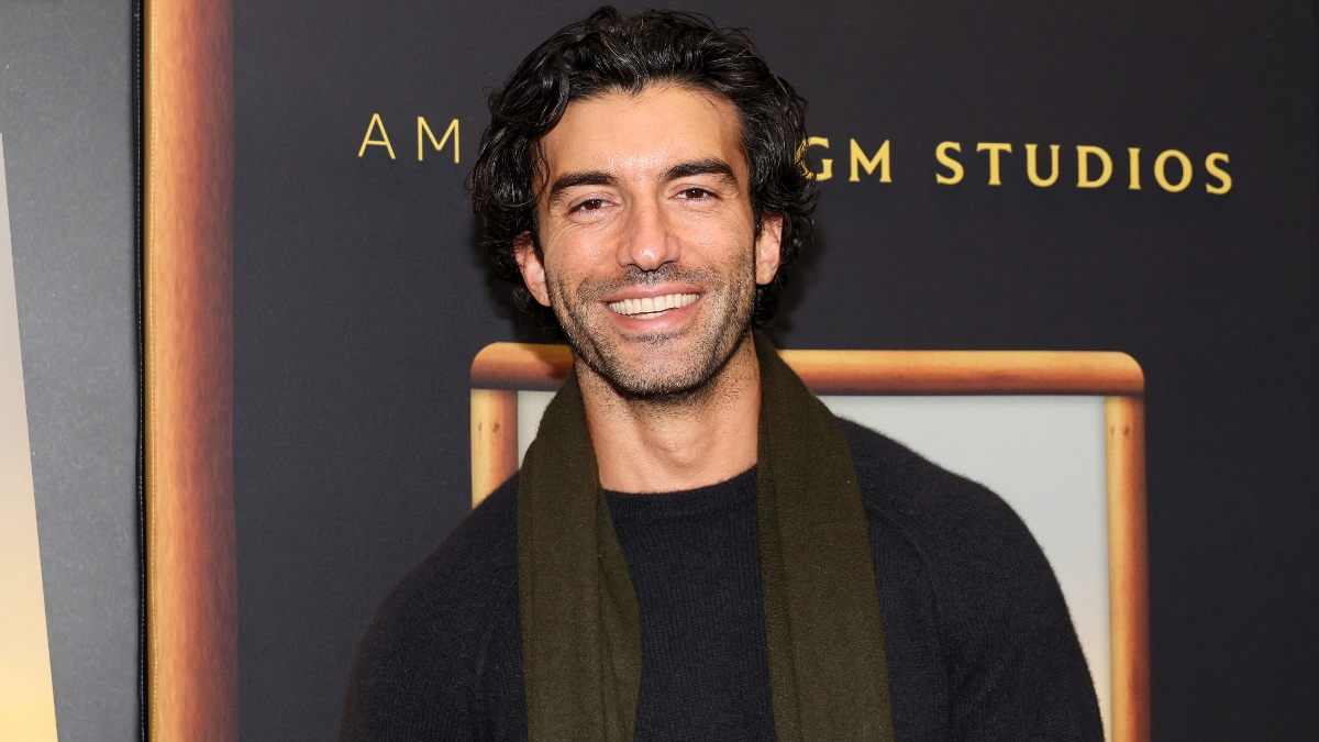 Justin Baldoni poursuit l'ancien publiciste pour avoir divulgué des textes Blake Live