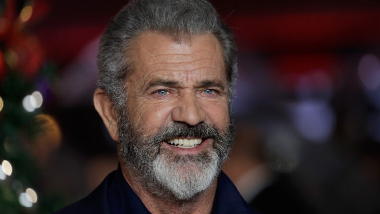 L'avocate du DOJ dit qu'elle a été licenciée après s'être opposée à la restauration des droits des armes à feu de Mel Gibson