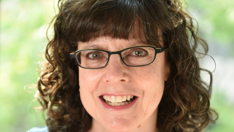 La documentarie nominée aux Oscars Julie Cohen démissionne du programme Columbia sur la capitulation de Trump