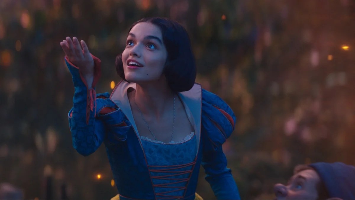 Revue 'Blanche-Neige': Rachel Zegler est pratiquement parfaite dans le remake de Disney autrement plein de mauvais