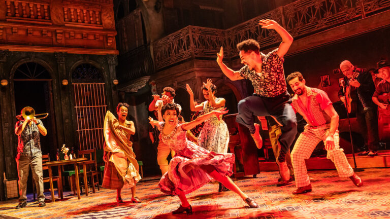 Revue de Broadway 'Buena Vista Social Club' ': Cuba s'enflamme avant et