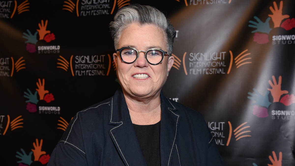 Rosie O'Donnell révèle qu'elle a déménagé en Irlande après la réélection de Trump: `` Essayez de ne pas nager dans le