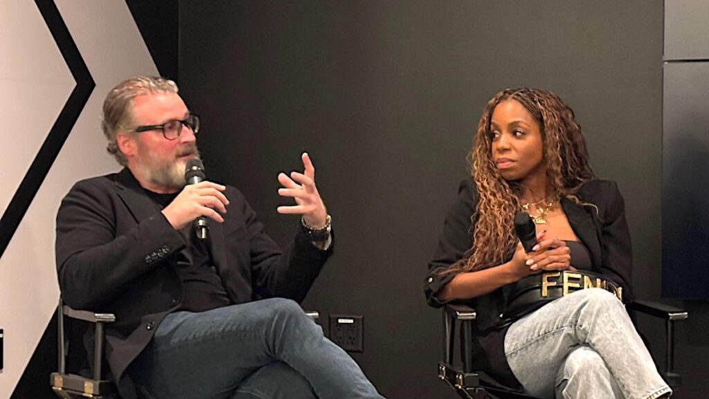 Le directeur de "Group Therapy" Neil Berkeley et le comédien London Hughes