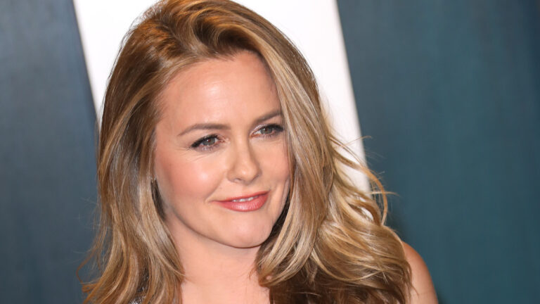 Alicia Silverstone pour revenir en tant que Cher pour la série «Clueless» à Peacock