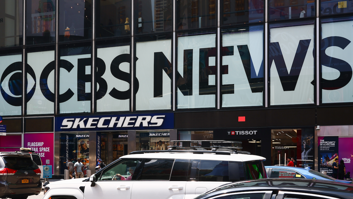 CBS News pour donner aux employés une indemnité plus importante s'ils sont remplacés par l'IA dans un nouvel accord WGA
