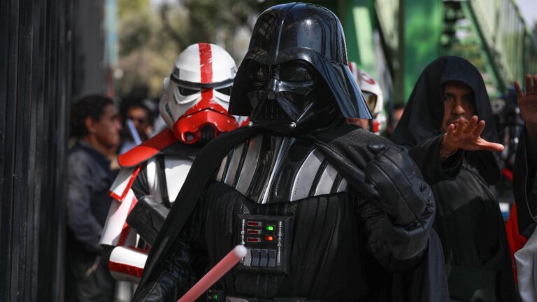 Célébration de Star Wars pour rentrer chez elle à Los Angeles pour l'édition du 50e anniversaire
