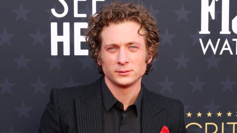 Jeremy Allen White chante sous le nom de Bruce Springsteen dans les images de Nowhere 'de nulle part