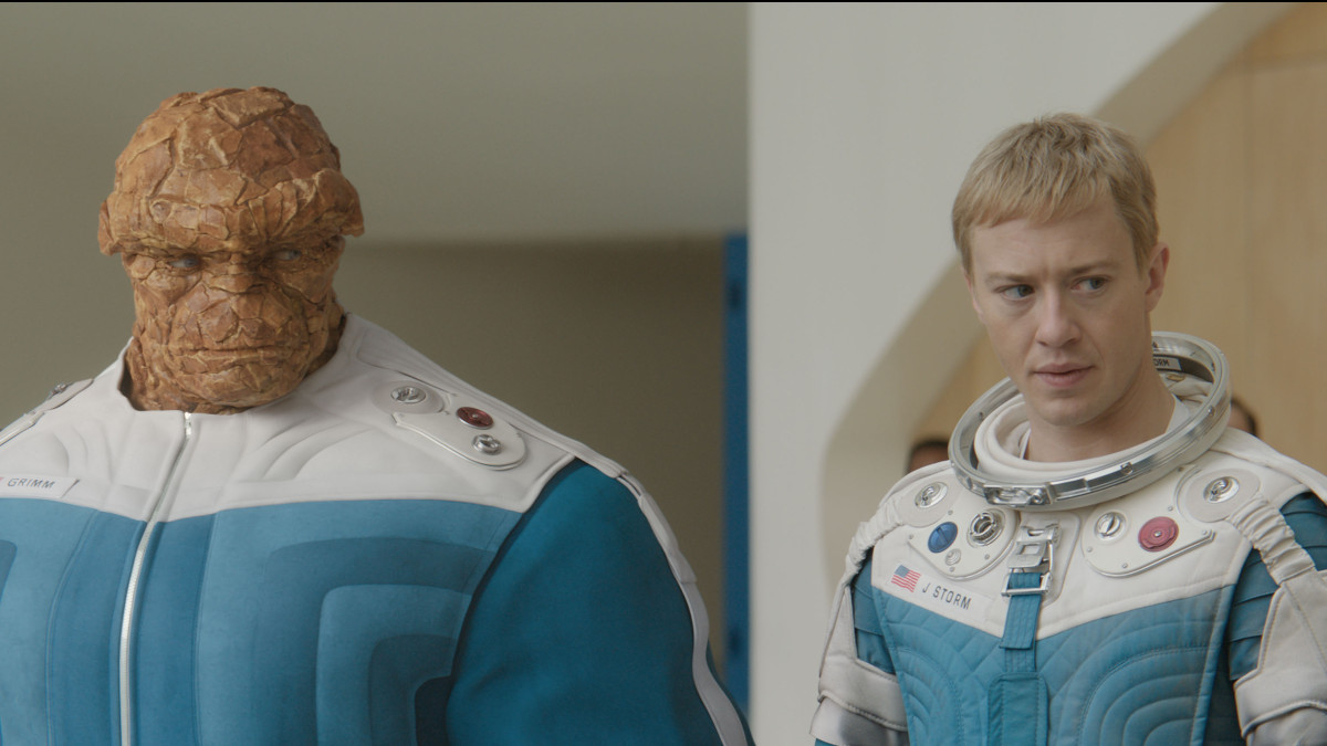 La nouvelle bande-annonce de «Fantastic Four» révèle que Julia Garner's Silver Surfer, taquine Galactus