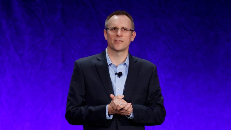 Le PDG de Cinemark, Sean Gamble, le salaire en 2024 augmente de 11,6% à 9,82 millions de dollars