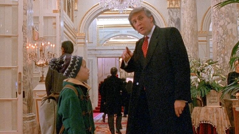 Le réalisateur «  Home Alone 2 '' dit que Donald Trump Cameo est une «  malédiction '': «Je souhaite juste que ce soit parti»
