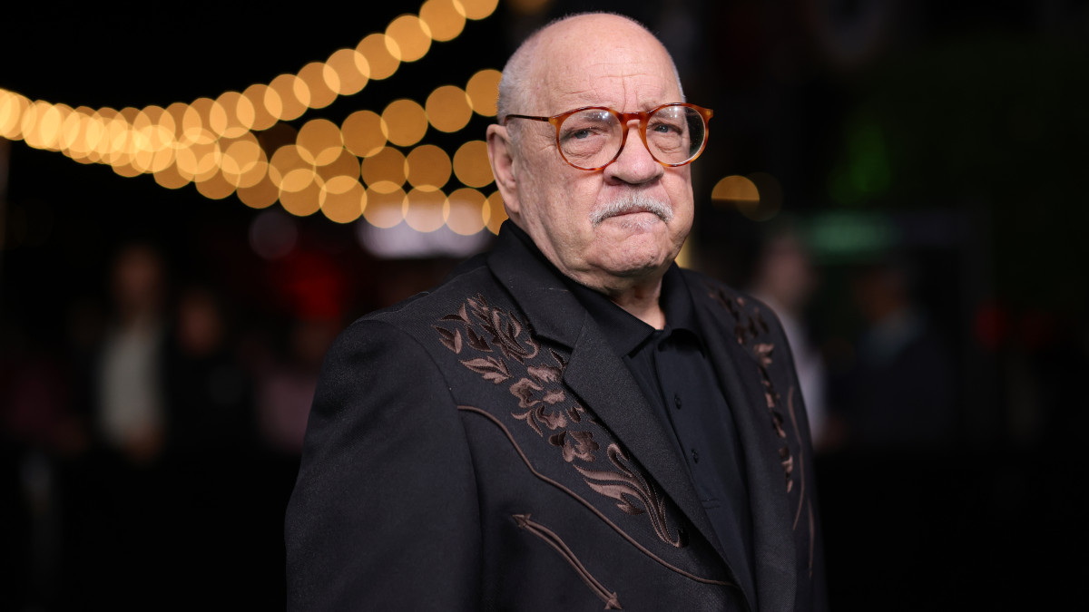Paul Schrader Détails Embrasser l'ancien assistant dans la lettre portant sur le procès du harcèlement sexuel: «Je
