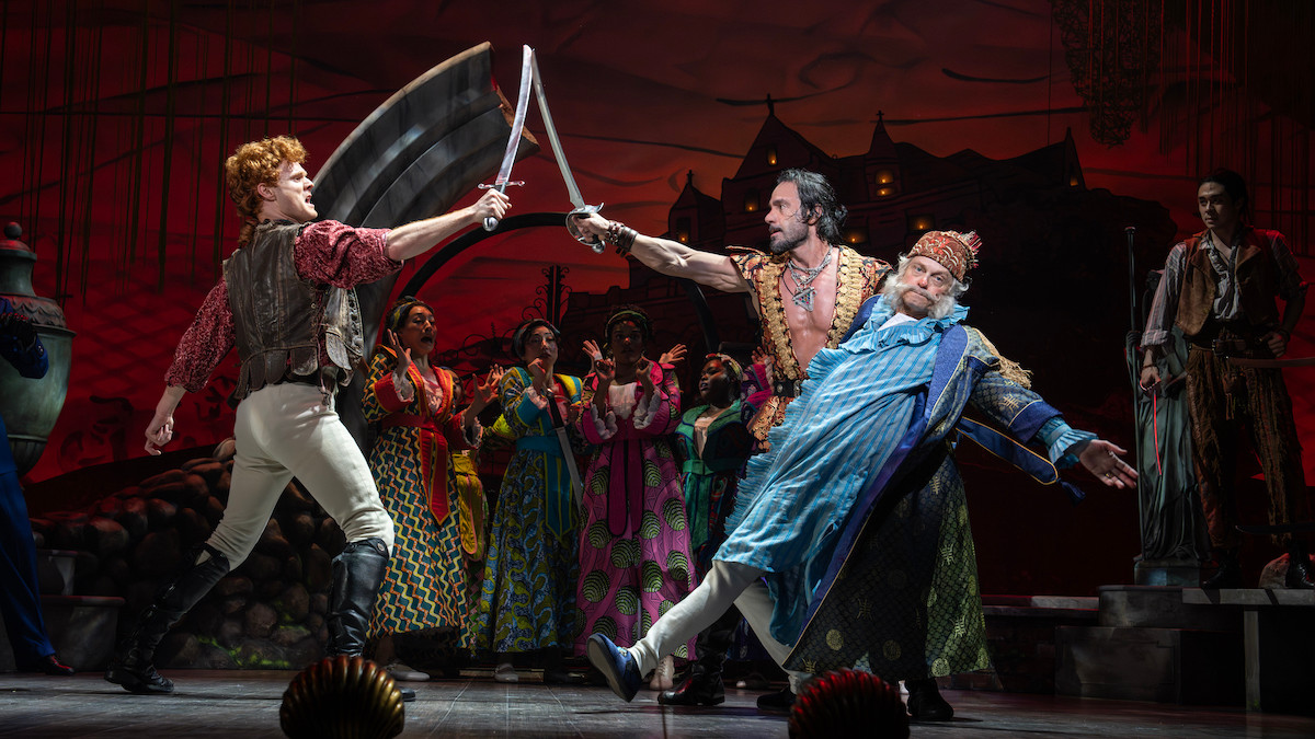 «Pirates! Revue de Broadway: David Hyde Pierce vole un spectacle qui