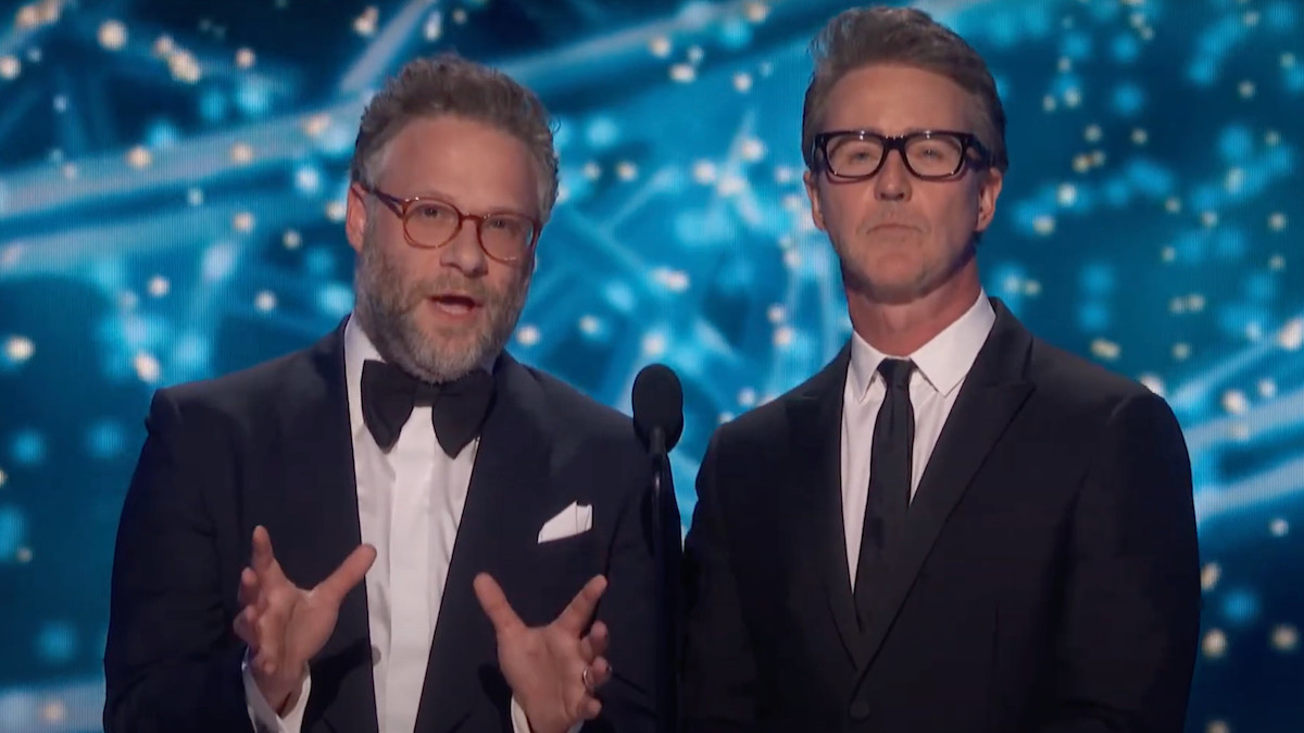 Seth Rogen Jab que Trump `` détruit à lui seul '' de la science américaine est coupé de Zuckerberg,