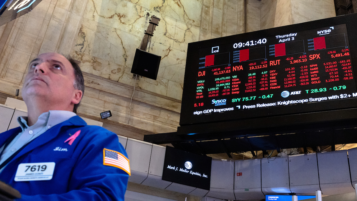 Trump tarifs Rock Wall Street pour la 2e journée consécutive en tant que médias, les actions technologiques coulent plus de 20%