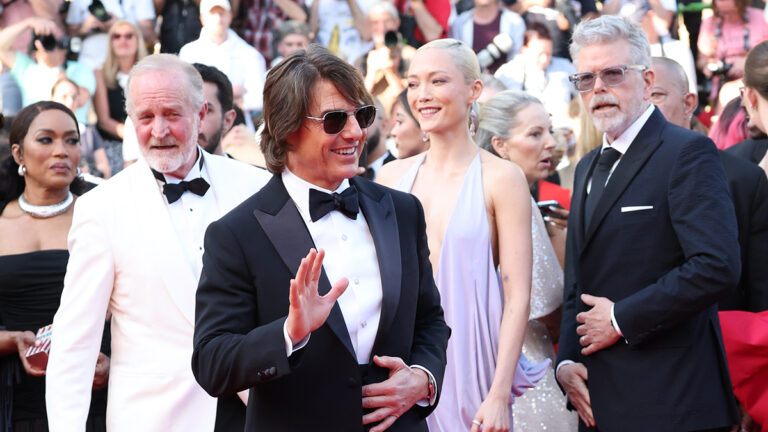 Tom Cruise et Cast ont frappé la 'Mission: Impossible – le Tapis rouge de Cannes final | Photos