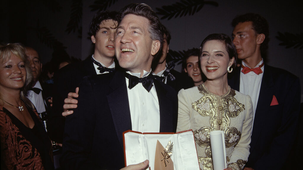 David Lynch au Festival international du film de Cannes en 1990 pour "Wild at Heart". (Eric Robert / Sygma / Sygma via Getty Images)