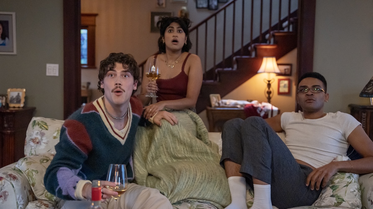 Revue des `` adultes '': la comédie FX trouve le plaisir dans le désordre de la génération Z