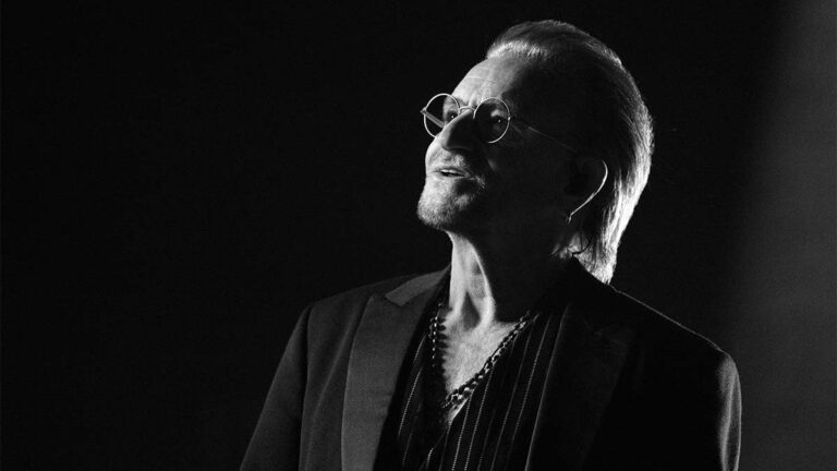 Bono sur son film, ses mémoires et être «  totalement prétentieux '': «  Je promets que je reviens au rock