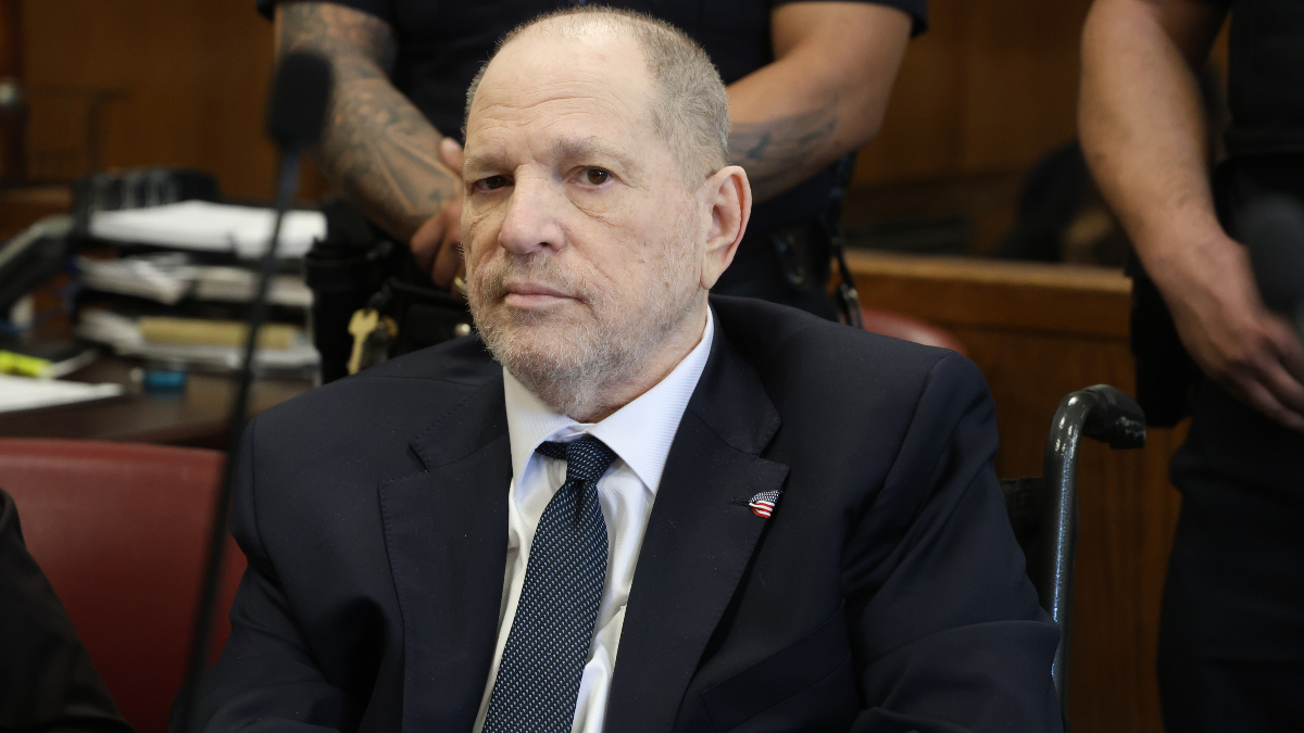 L'ancien modèle témoigne contre Harvey Weinstein, devient 14e femme pour l'accuser