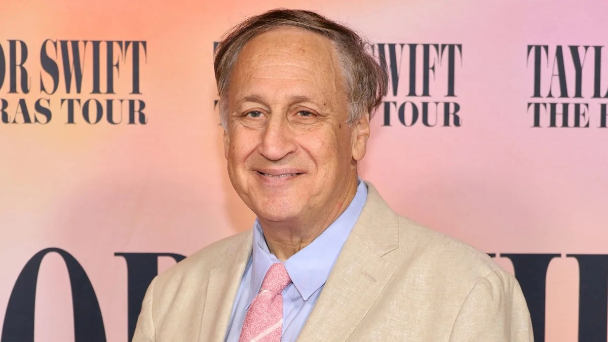 Le PDG de l'AMC Theatres, Adam Aron, voit 2024 baisse de salaire à 11,4 millions de dollars