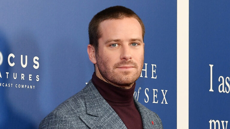Non, Armie Hammer ne sera pas dans un film Safdie Bros.